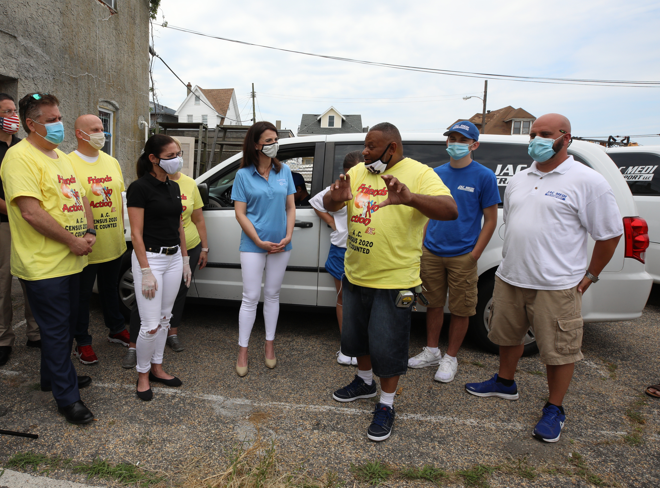 Anthony Brower, President of Friends In Action Inc. (center) explains to New Jersey First Lady Tammy Murphy (third from left) and Kathryn Stalmack, SVP and General Counsel of LogistiCare (fourth from left) how LogistiCare is helping to deliver food and reach more residents in need in Atlantic City. From left to right: Norman Goldhecht, LogistiCare; Jamie Moses, LogistiCare; New Jersey First Lady Tammy Murphy; Kathryn Stalmack, LogistiCare; Giovanni Colalillo and John Colalillo, JAC Medi Transport LLC.