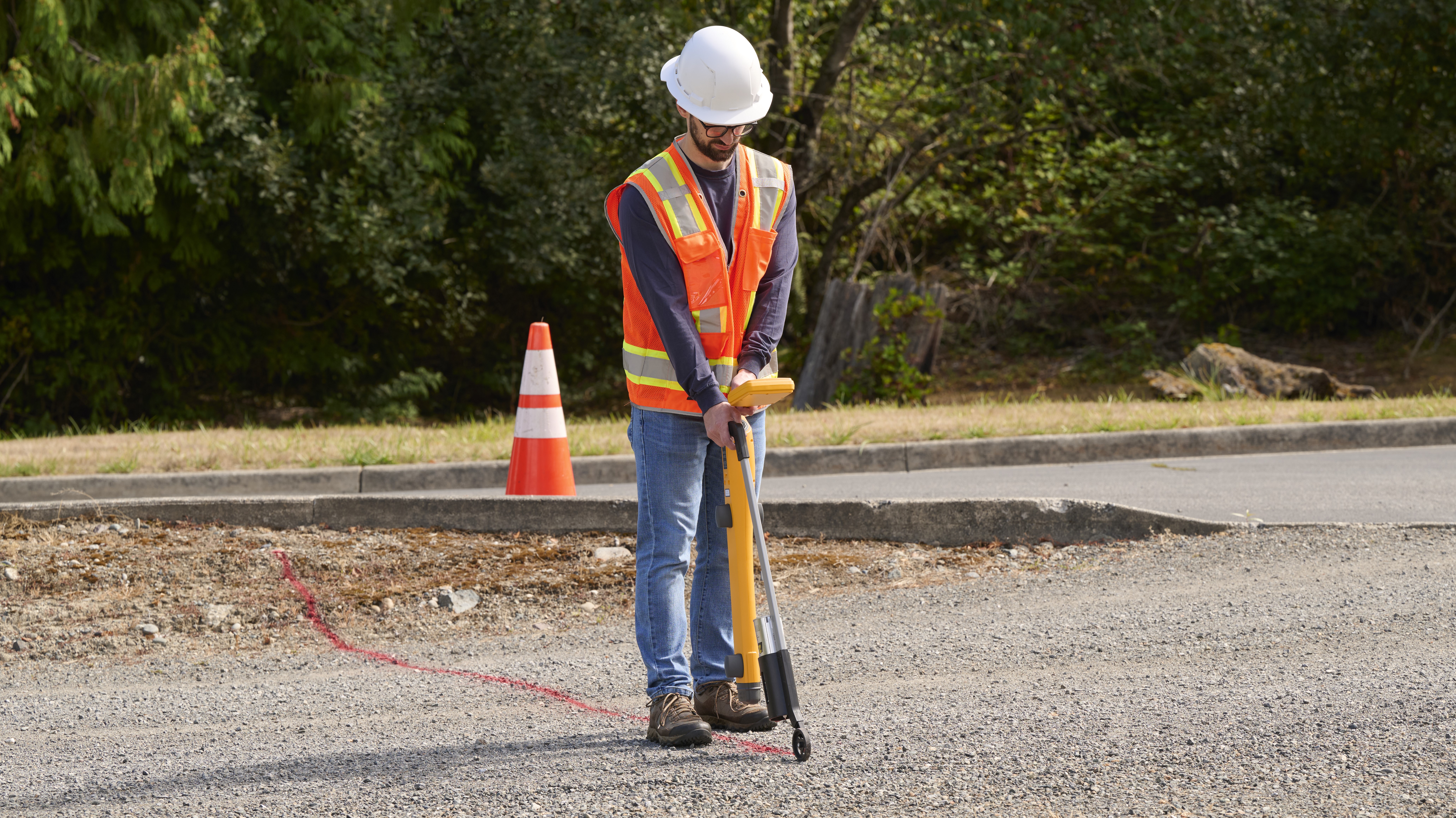 Fluke SmartTrace and ProStar’s PointMan integration help workers quickly locate underground utilities and buried assets while protecting critical infrastructure