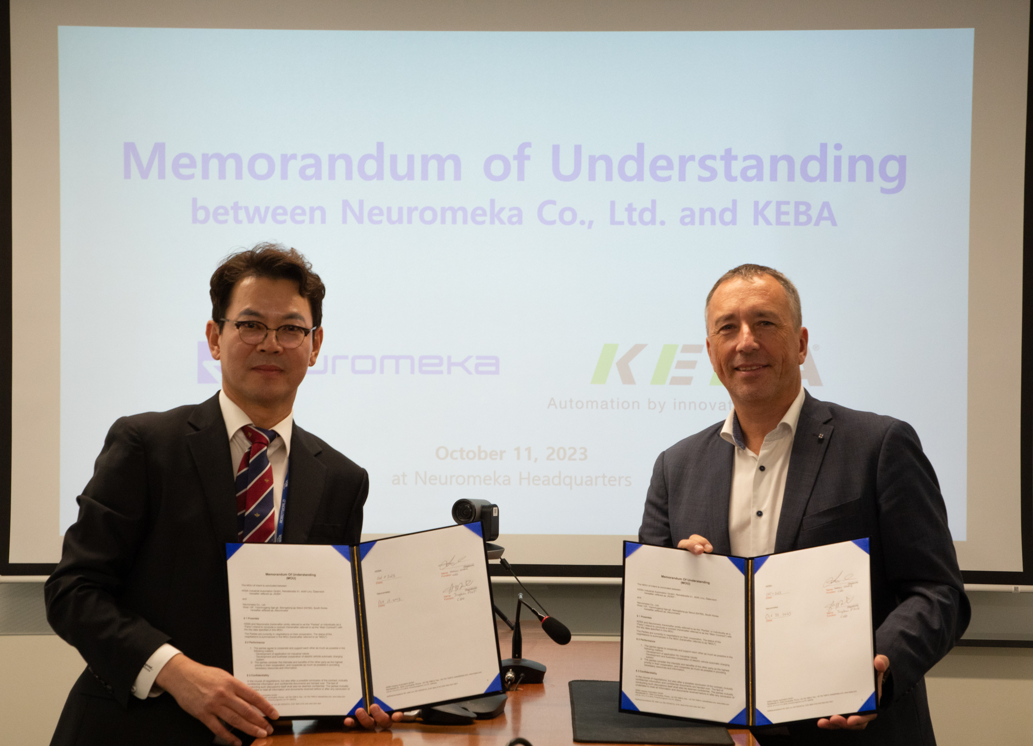 Neuromeka CEO Jonghoon Park and KEBA CEO Markus Schatz sign MOU to launch joint efforts in industrial robotics development.