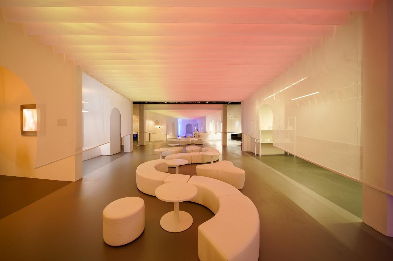 Driven by OPPLE's SDL technology, OMA’s “Light as Cloud” pavilion explores light as a bridge between space and the world.