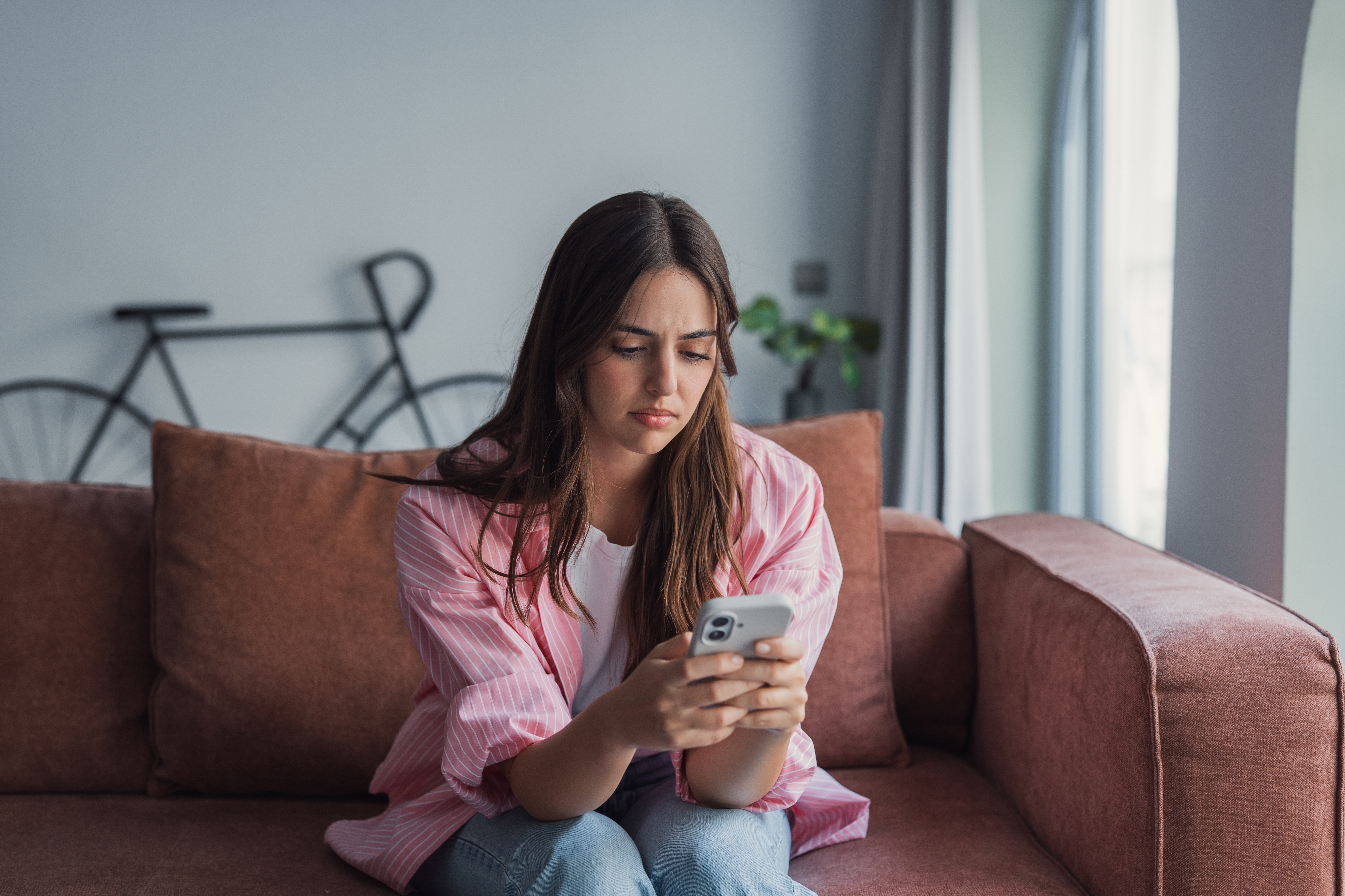 Social Media Companies Can Warn You About the Risks—But They Can't Explain Your Reactions
