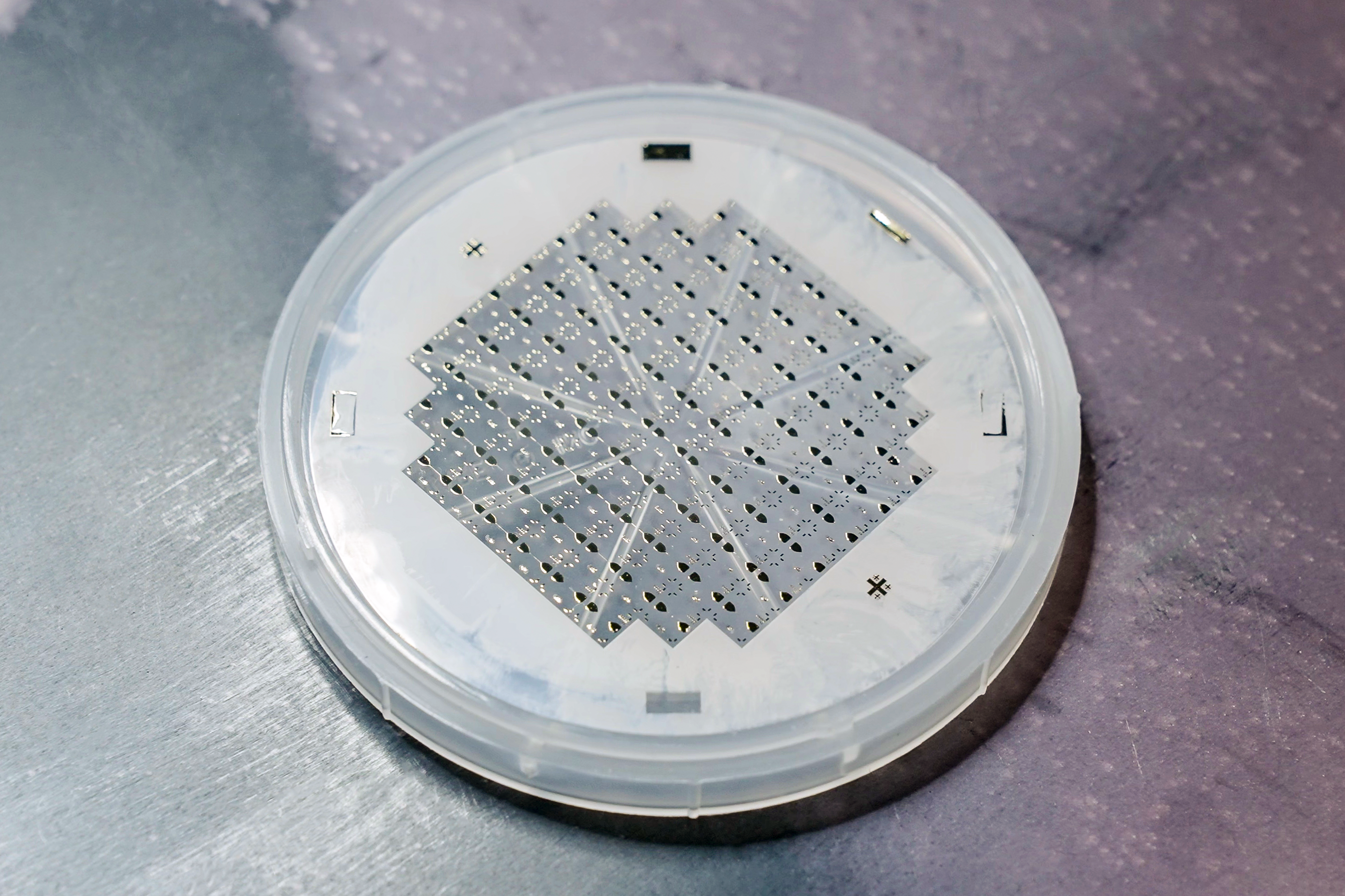 QUDORA Technologies_This picture shows a 3-inch wafer with microfabricated quantum processors based on trapped ion technology