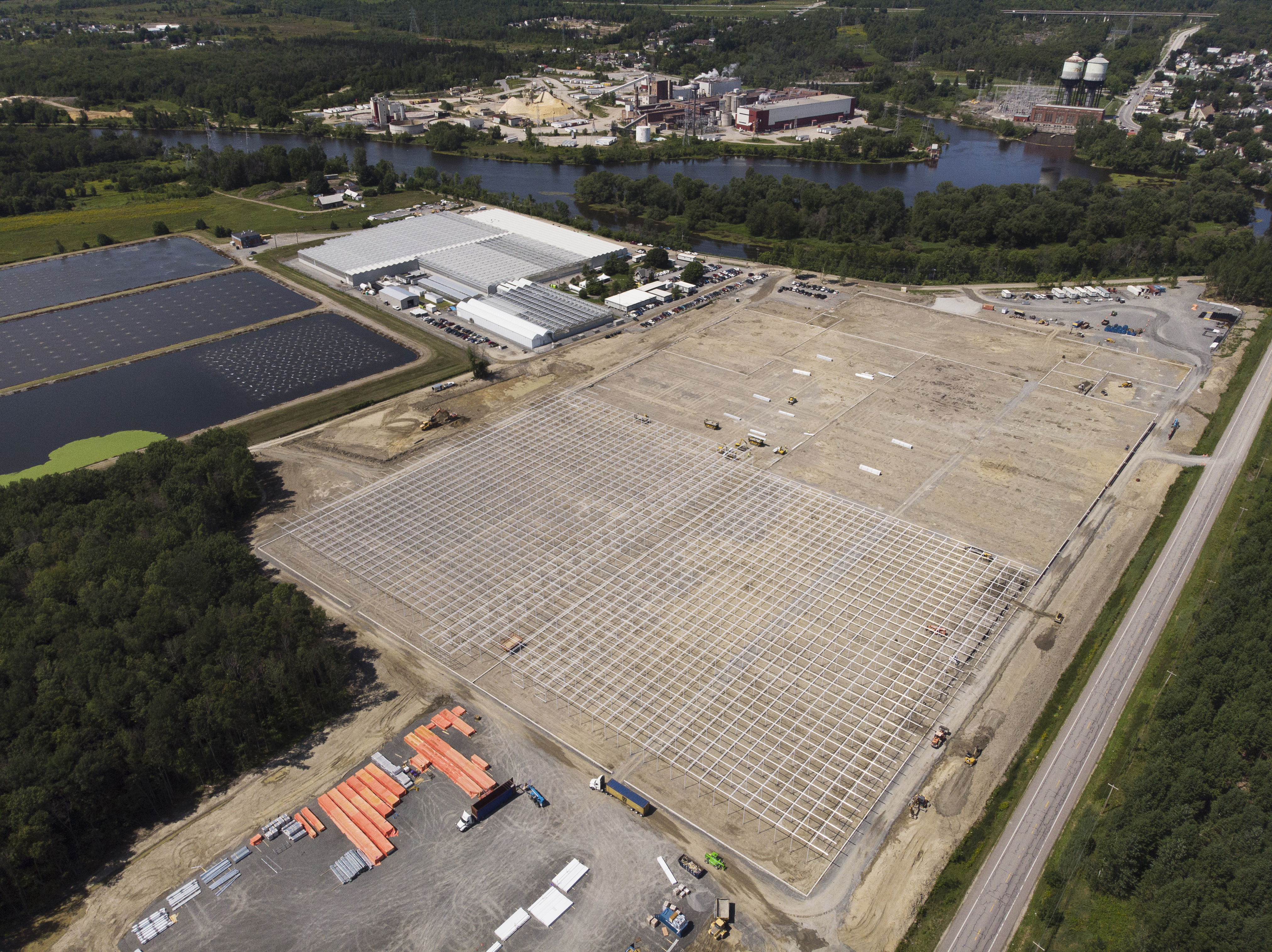 HEXO's greenhouse construction