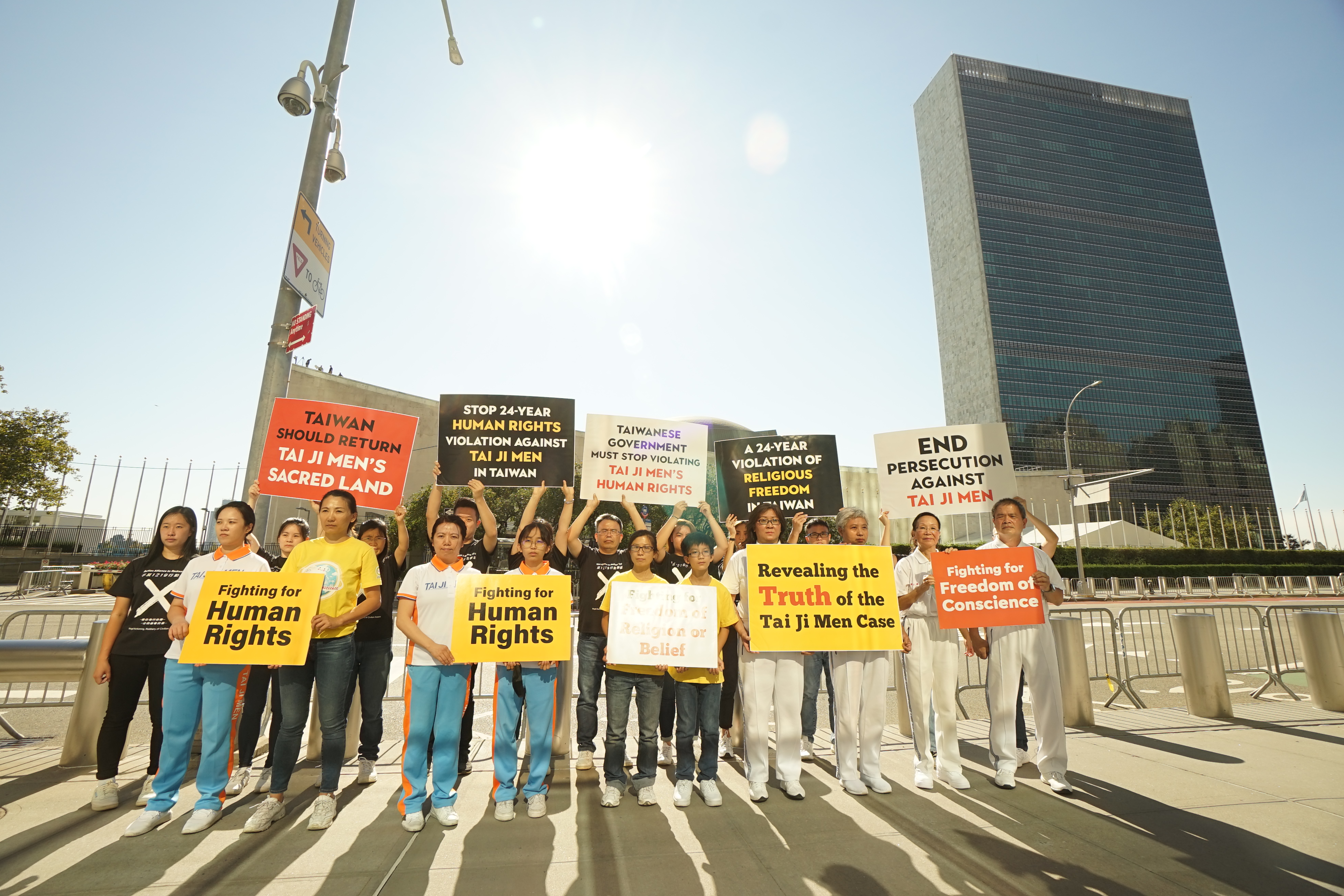 0911 photo protesting in front of the UN HQ