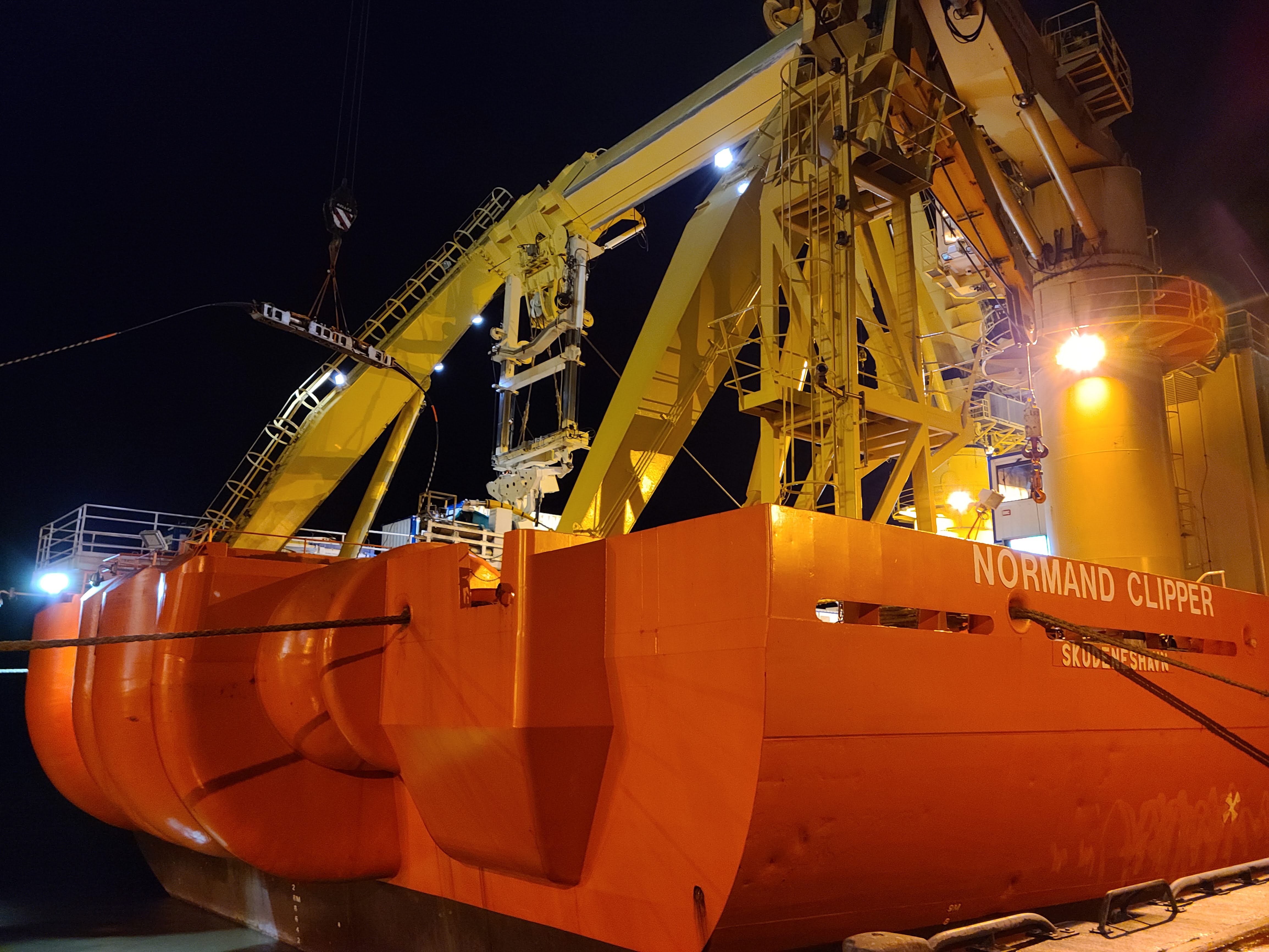 Normand Clipper loading Xtera Repeater