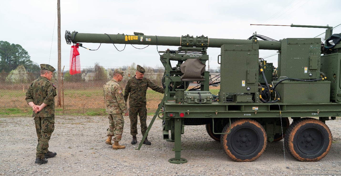 Polish and American servicemembers inspect the WISLA relay at Redstone Arsenal, Huntsville, Alabama. (Photo Credit: U.S. Army)