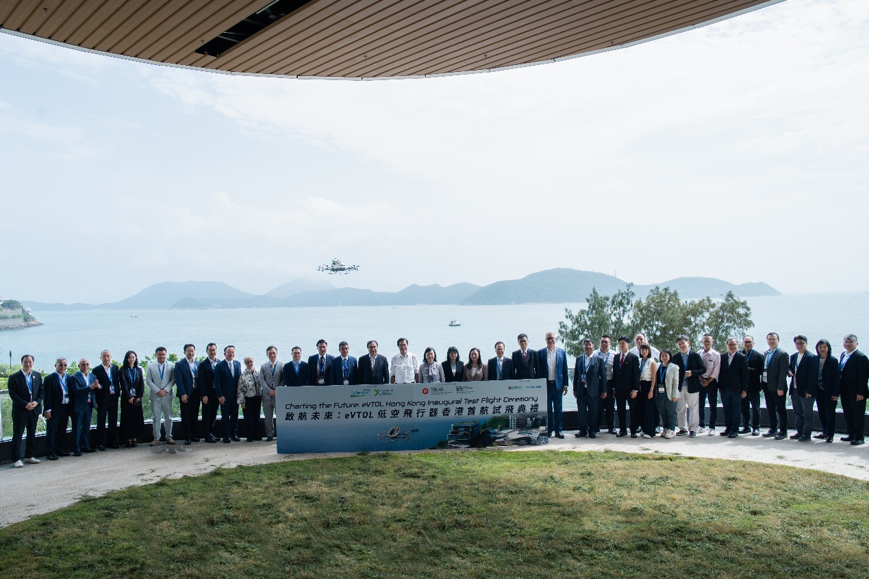 (Image: EH216-S completes its first public flight in Hong Kong) 