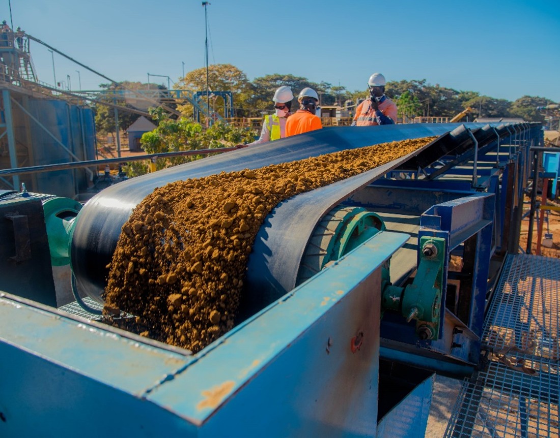 Buckreef Gold ore moving through crushing circuit 