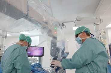 Senhans Surgical System は、マシン ビジョン、拡張知能、深層学習機能を通じて外科医の制御を向上させるように設計されています。