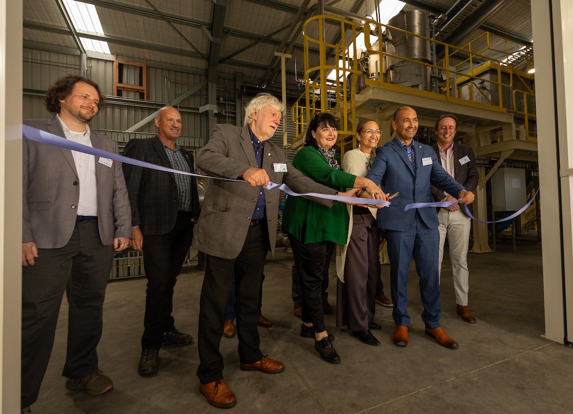 Officials, clients from Cool-Safe New Zealand, PyroGenesis’ Lead Process Engineer Jean-René Gagnon, cut ribbon. Photo: Jamie Troughton/Dscribe Media