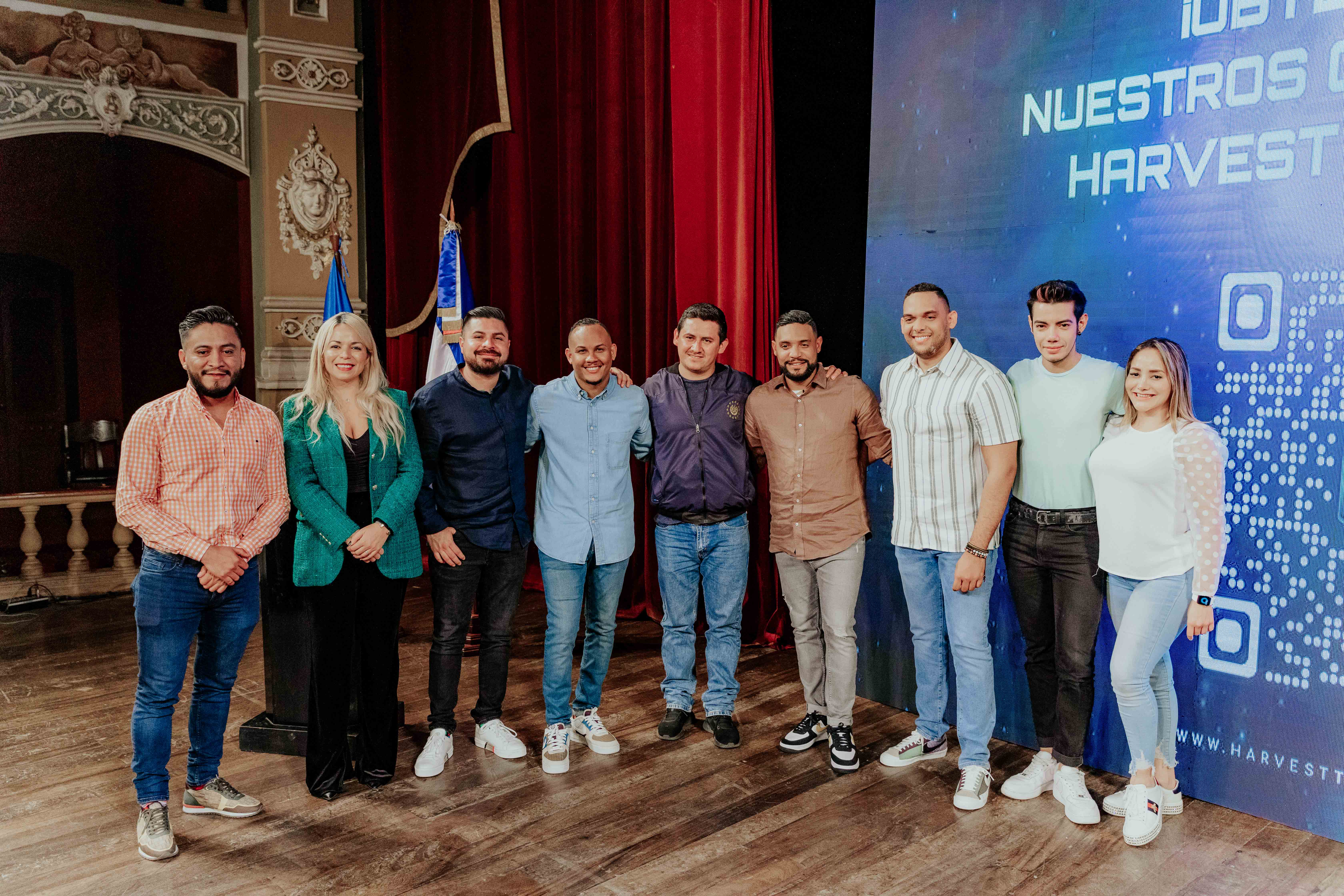 Das gesamte Team der Harvest Trading Cap Academy hält einen wichtigen Masterkurs ab.