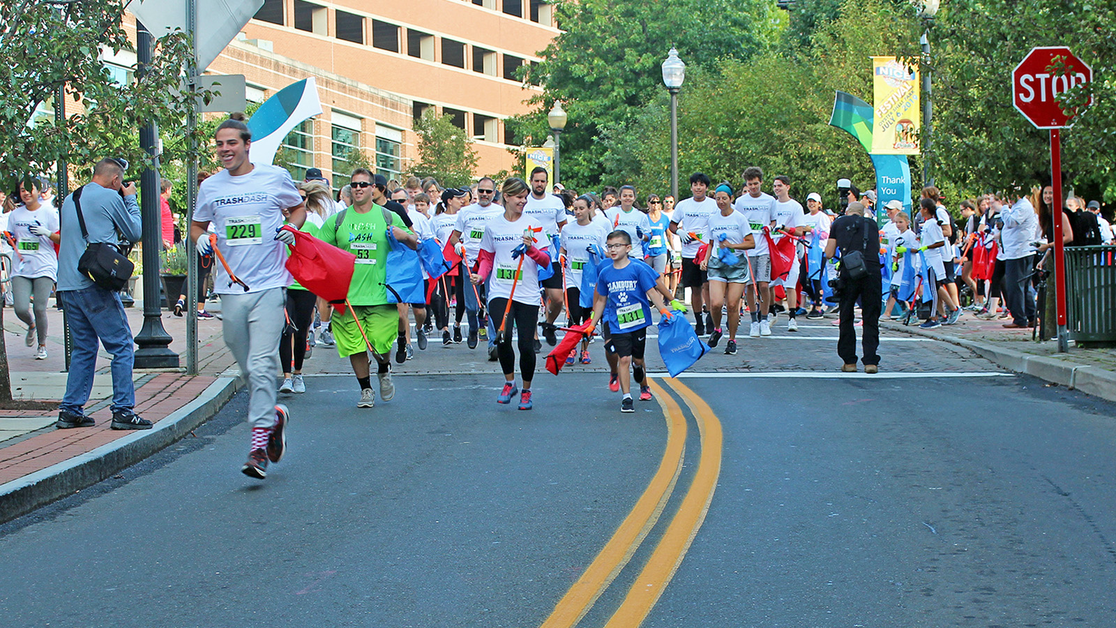 The inaugural Keep America Beautiful Trash Dash, in partnership with The Maritime Aquarium at Norwalk, took place on Sept. 15 in Norwalk, Connecticut. Dart Container Corporation is serving as Title Sponsor of all Keep America Beautiful Trash Dash events. (Photo courtesy of Dave Sigworth, Maritime Aquarium)