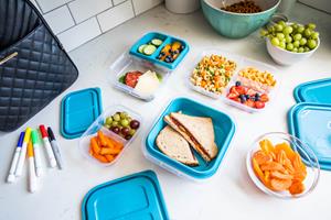 press release 10371_GoodCook_Everyware_Lunch Cube Box_Lifestyle_F2