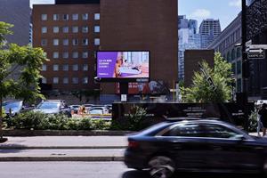 Des panneaux publicitaires captivants de Polysleep créent l'ambiance de la campagne du Jour du Déménagement à Montréal.