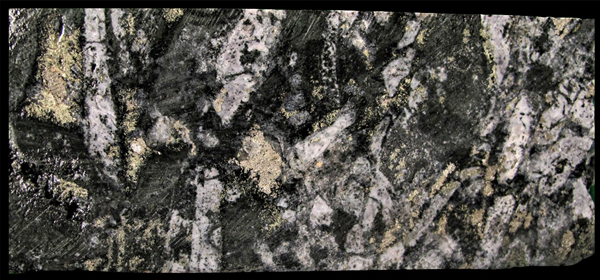 Figura 11 – Mineralización típica de Au-Ag-Cu en el pozo de perforación CHT-DDH-044 (Breccia Clint)