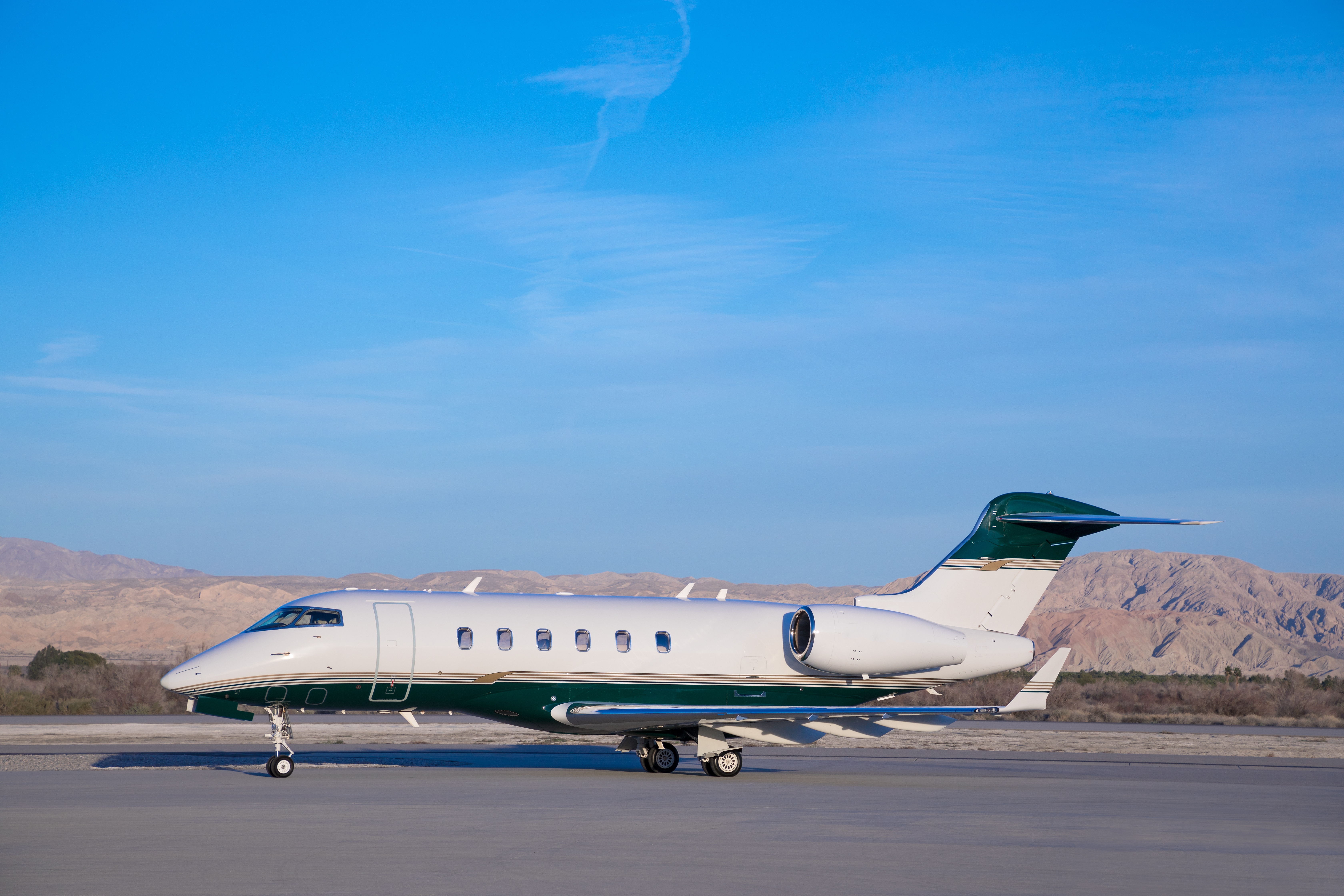 Challenger 300 Exterior