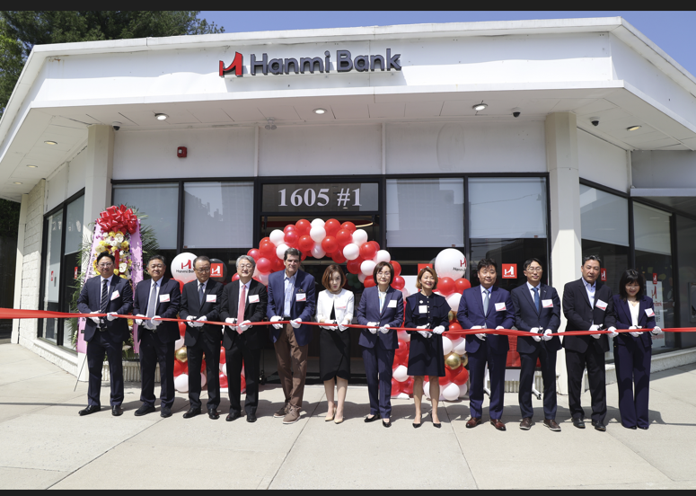 Hanmi Bank Celebrates Grand Opening of its New Fort Lee, New Jersey Branch with Local Community