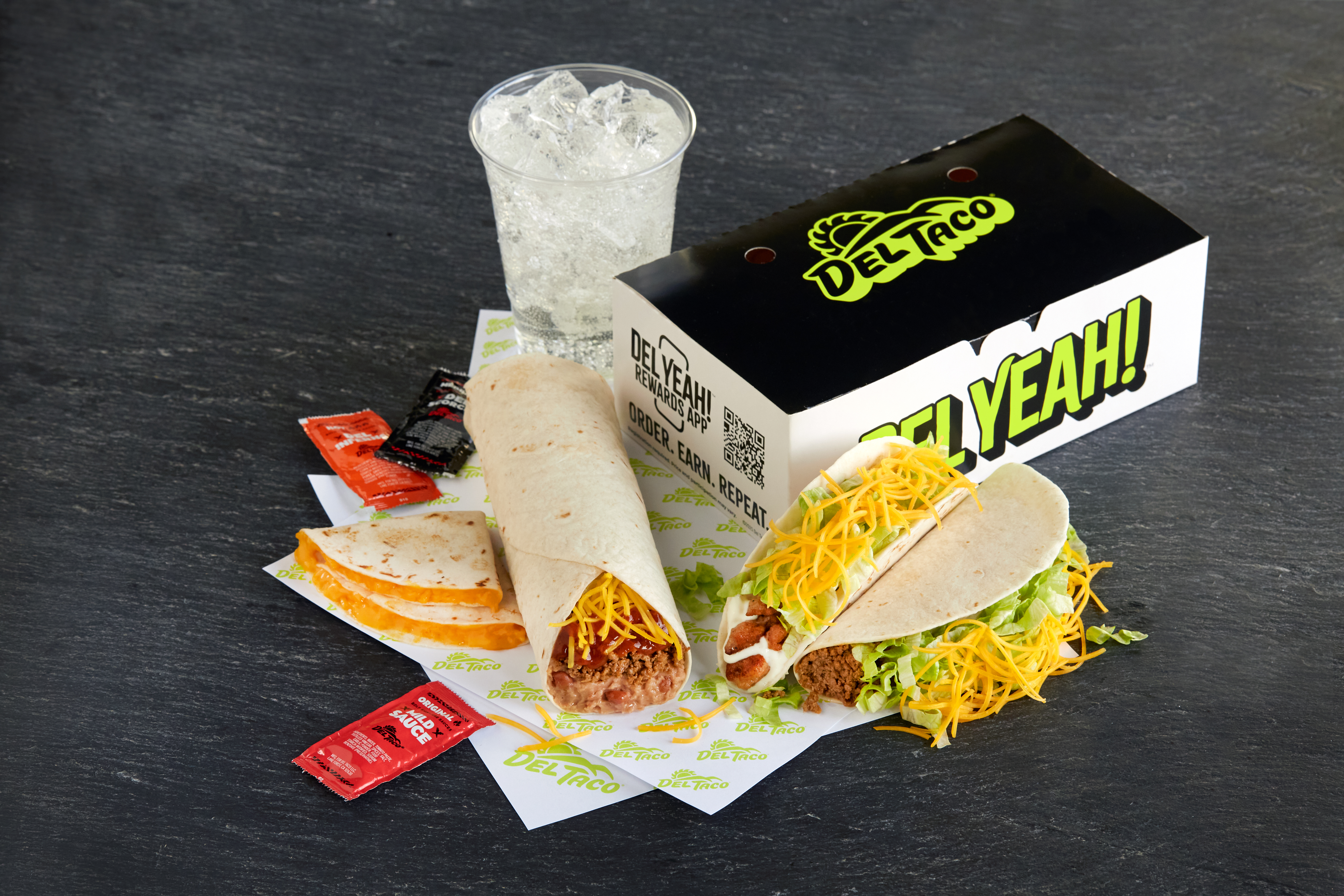 Del Combo™ Beef & Bean Burrito, Grilled Chicken Taco, Soft Snack Taco, Mini Quesadilla and 16 oz Fountain Drink