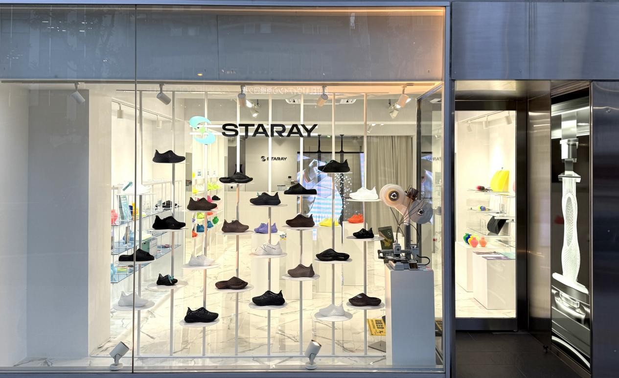 STARAY shoes combine ergonomic design with 3D printing technology, achieving a fusion of fashion and cutting-edge technology.