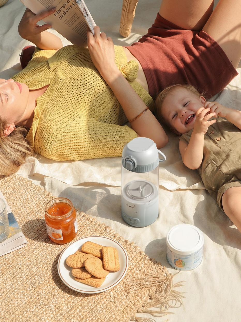 GROWNSY bottle warmer designed for easy baby feeding on the go