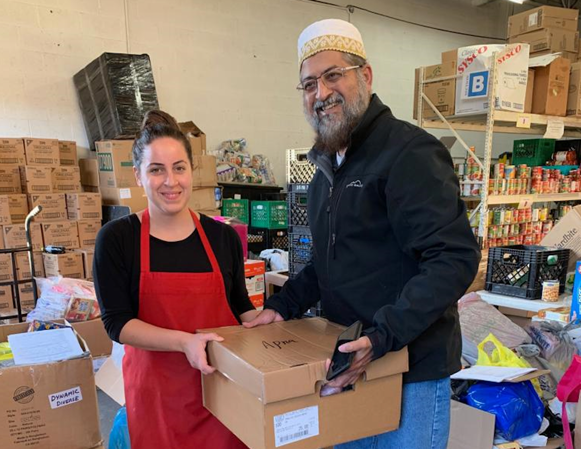 Dawoodi Bohras from Mississauga, Ontario donate to their local food bank.