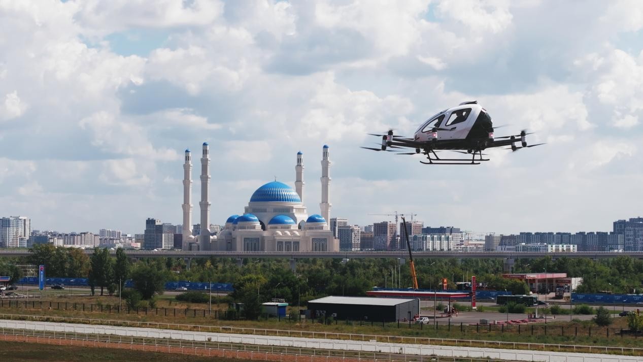 EH216-S Completes a Human-Carrying Flight in Kazakhstan 