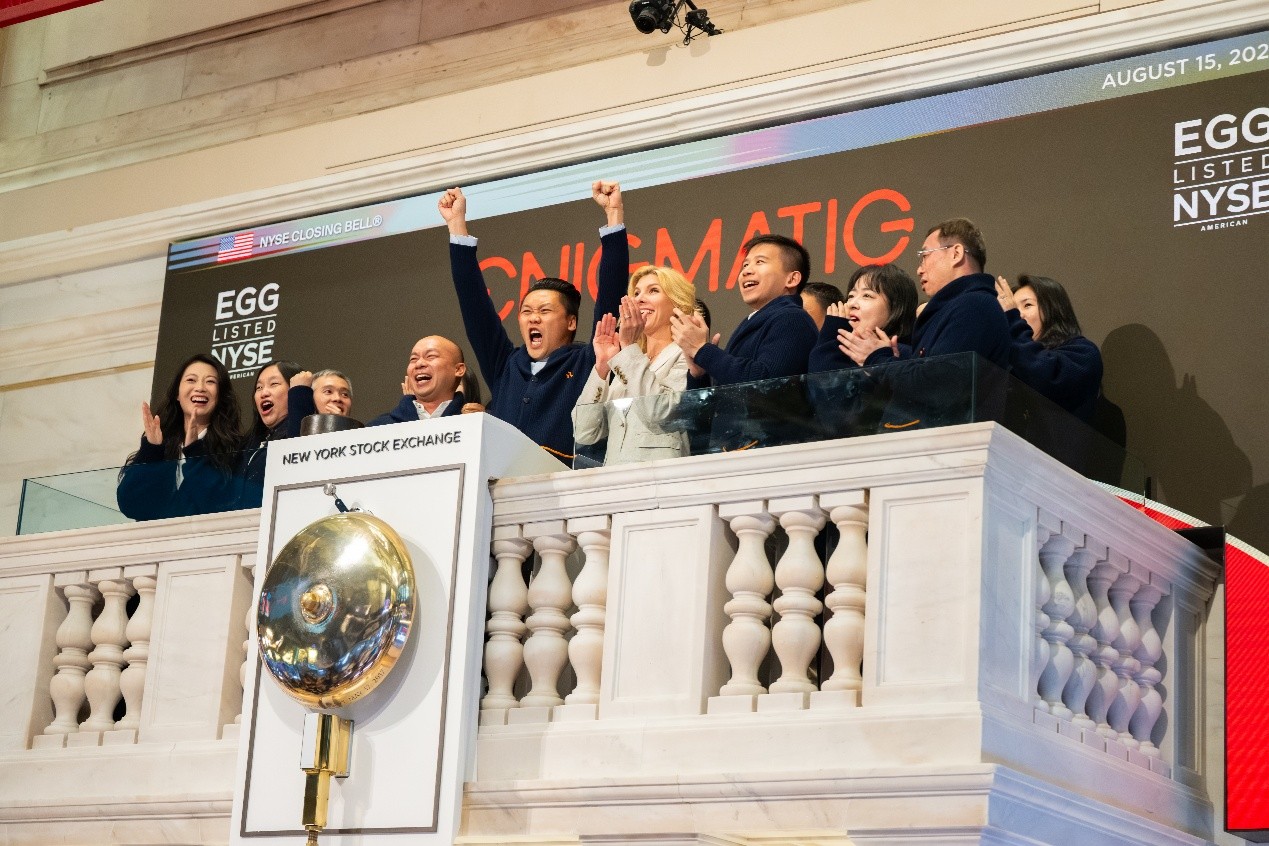 Enigmatig Founder and CEO Desmond Foo and Team, on NYSE American Podium for Closing Bell