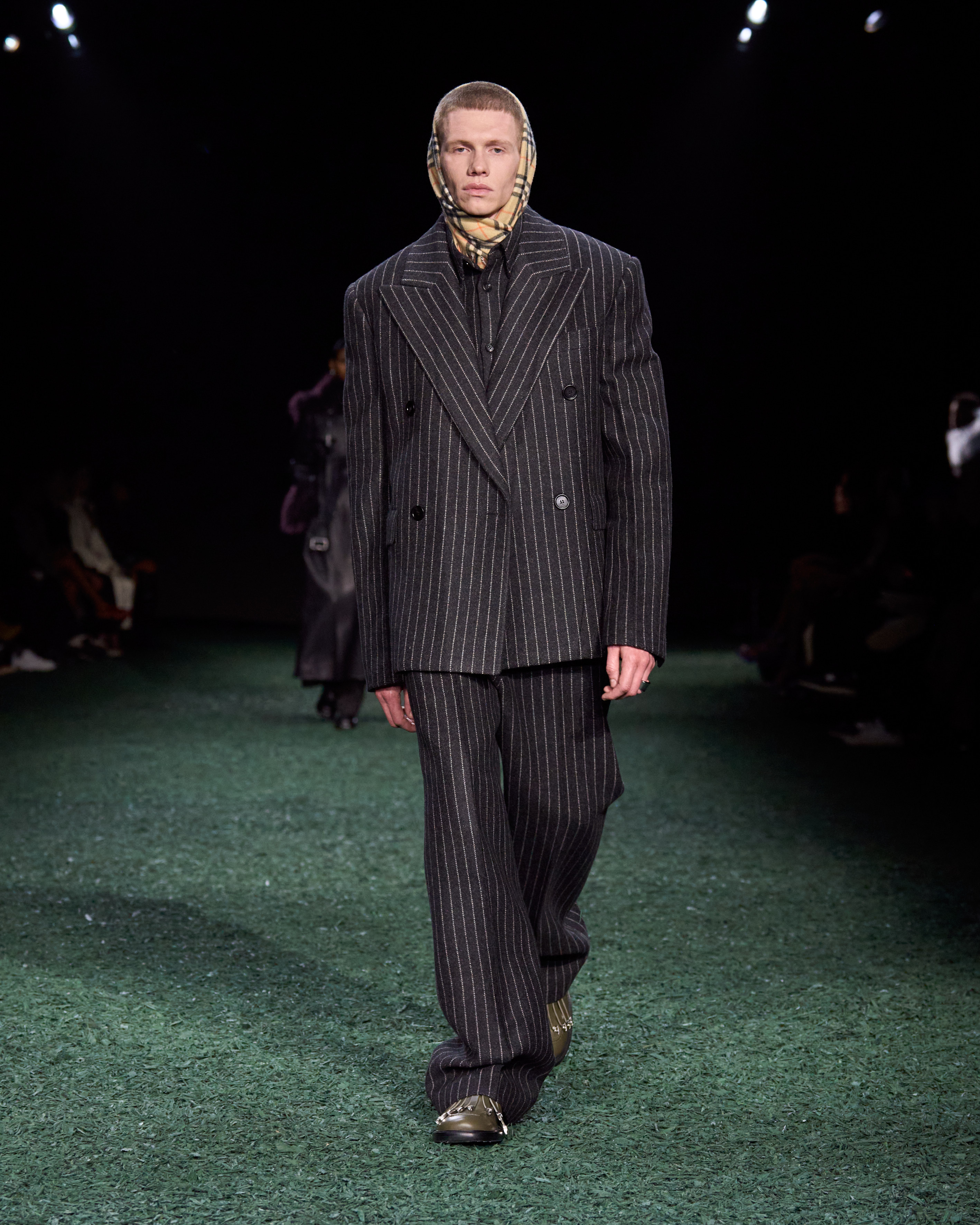 Burberry Winter 2024 Show - Look 42 - SLEW