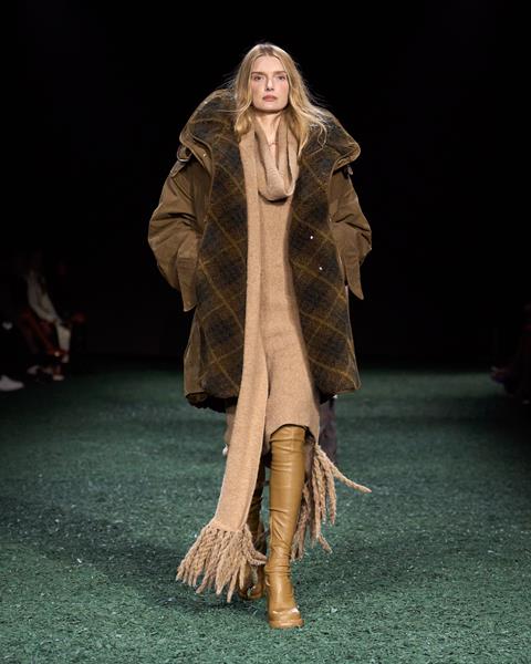 Burberry Winter 2024 Show - Look 27 - LILY DONALDSON
