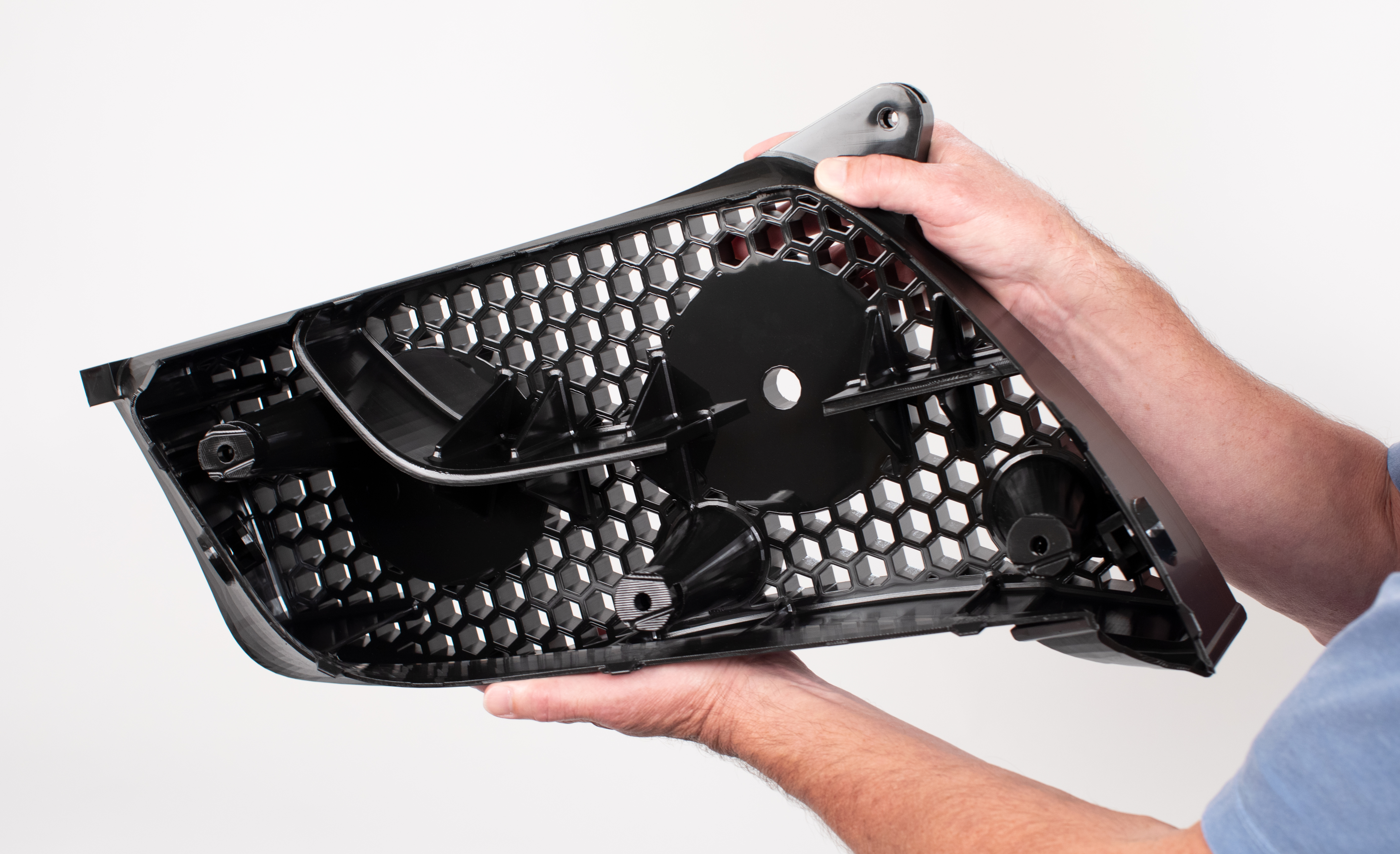 3d-systems-accura-amx-rigid-black-automotive-grill-in-hand-2-062321-300ppi