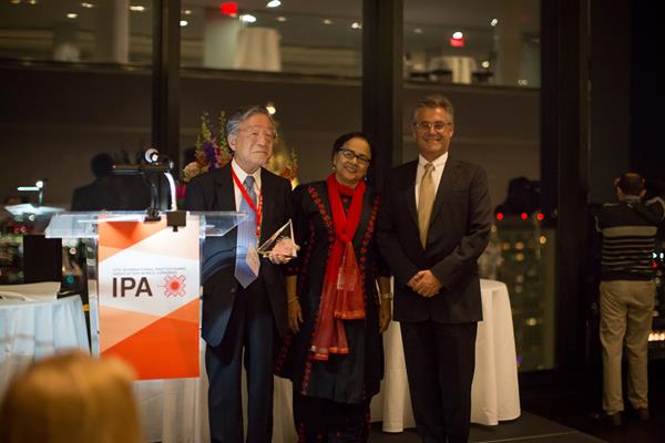 Dr. Harubumi Kato (left) receiving his Gold Medal award from IPA Past-President, Dr. Tayyaba Hassan (center), and IPA President, Dr. Luis Arnaut (right)
