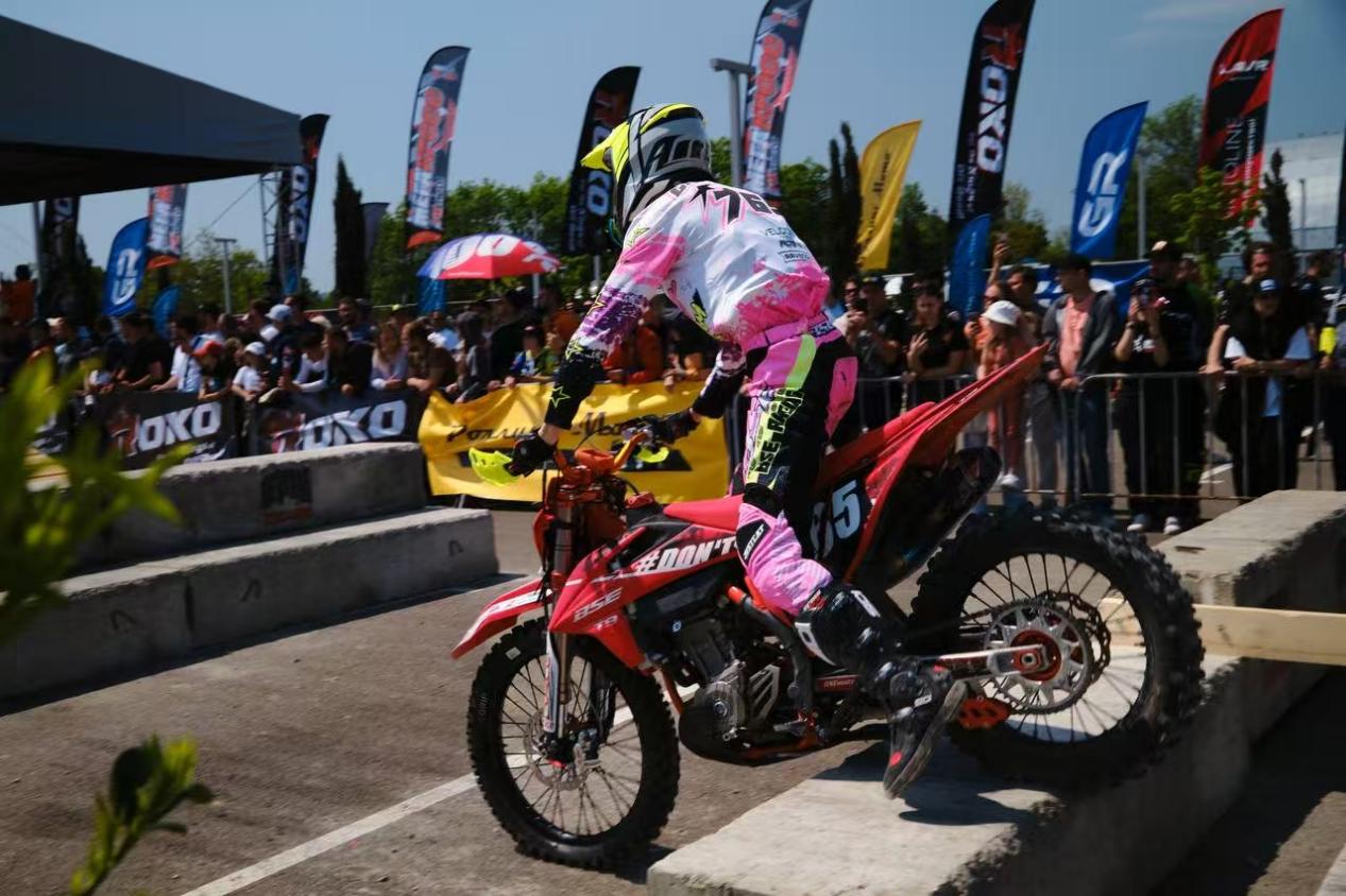 The exciting moments of Bosuer team's racers