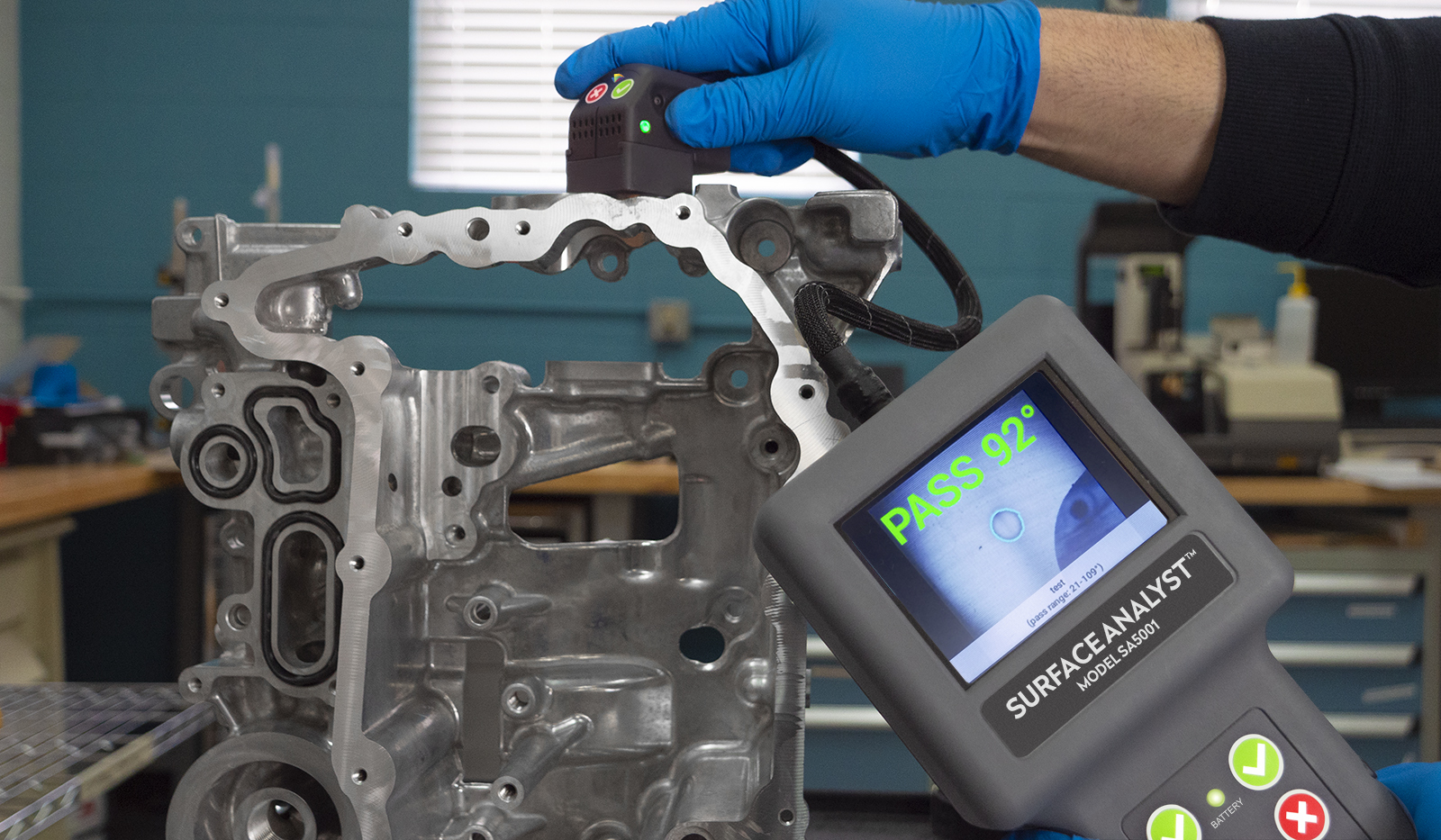 surface-analyst-5001-inspecting-automotive-part