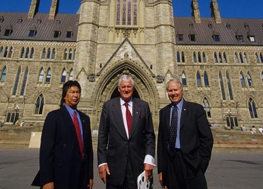 Former Prime Minister and former WWF-Canada Director John Turner (centre) with ex-NWT Premier Stephen Kakfwi (left) and WWF-Canada President Emeritus Monte Hummel (right) in Ottawa successfully lobbying for funding of the NWT Protected Areas Strategy. (© Monte Hummel)