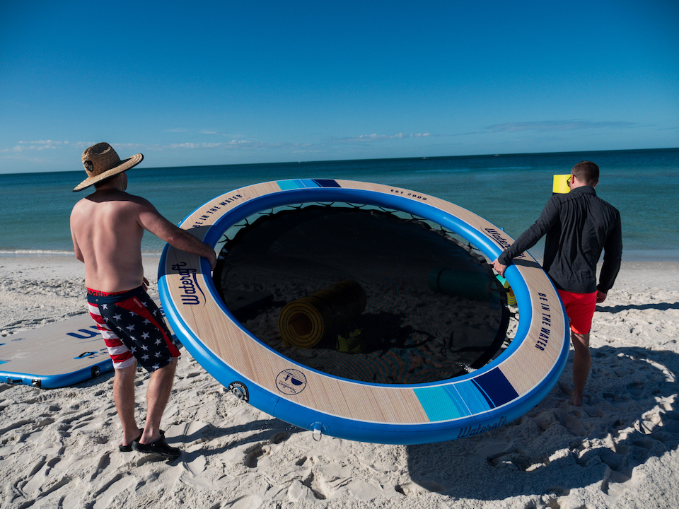 The Aqua Lily Pad Creates a Floating Temporary Island