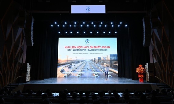Mr. Nguyen Quoc Dung – Representative of CT Group, officially announced the investment decision for the UAV - ASEAN Super Headquarter Union