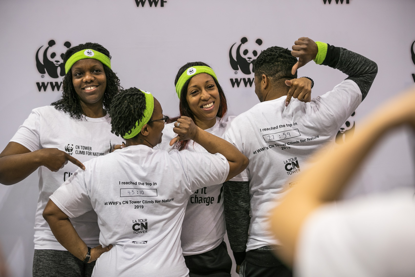 CN Tower climbers show off their WWF T-shirts with climb times (c) WWF-Canada