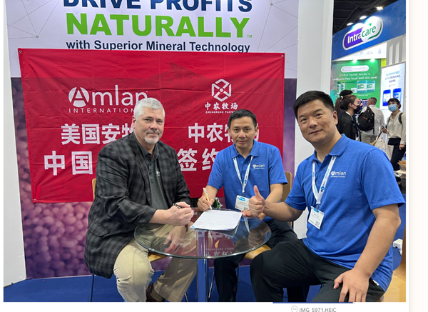 美国 Oil-Dri Corporation 农业部副总裁兼 Amlan International 总裁，Wade Robey 博士与 Beijing Zhongnong Pasture Biotechnology Co., Ltd. 达成合作。