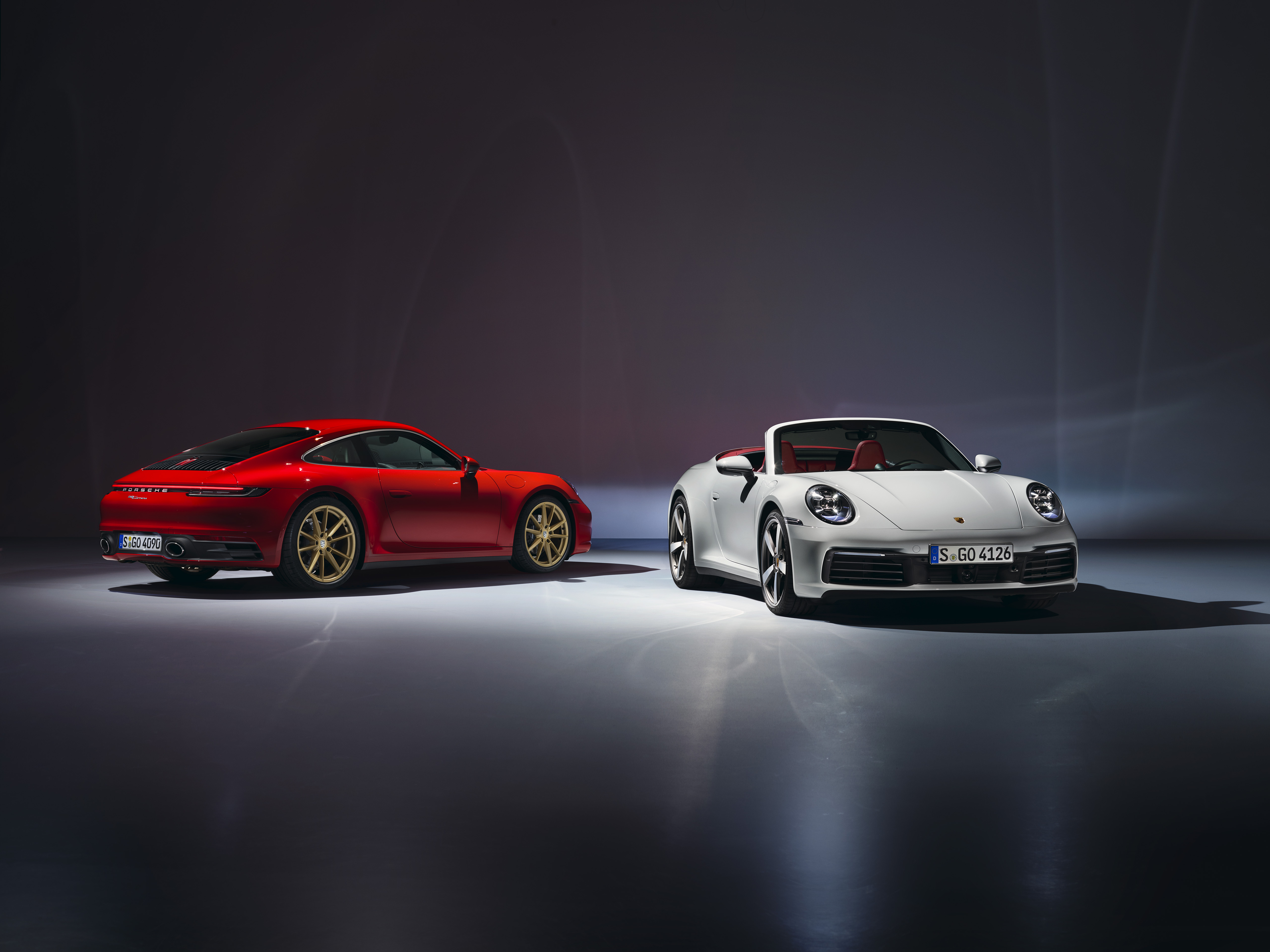 Le 30 juillet 2019, Porsche a dévoilé les nouvelles 911 Carrera Coupé et 911 Carrera Cabriolet. La huitième génération de la gamme 911 est équipée d’un moteur six cylindres à plat bi-turbo de 3,0 litres. Celui-ci délivre une puissance de 379 chevaux 