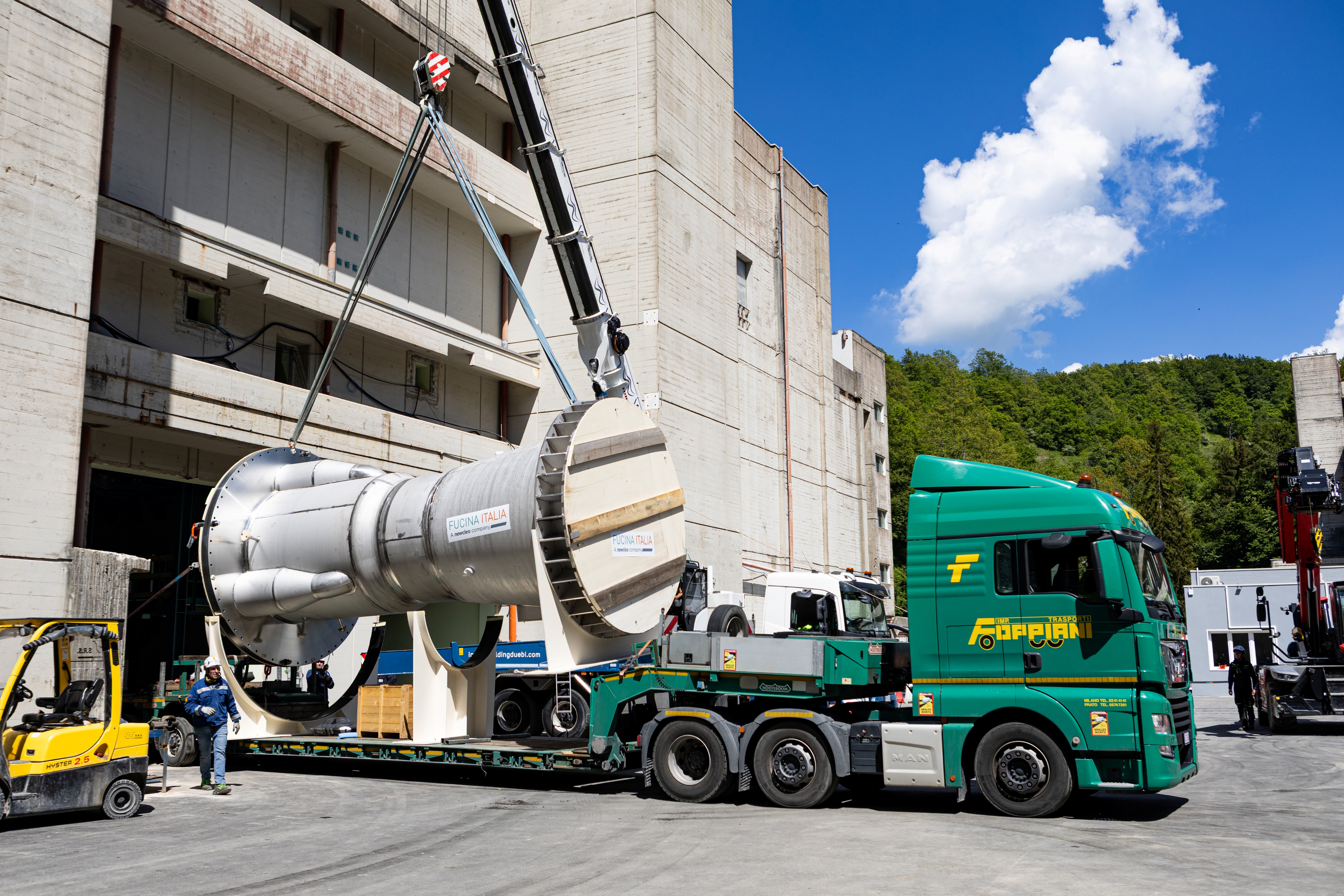 Installation of reactor simulator at ENEA Brasimone Research Center (Italy)