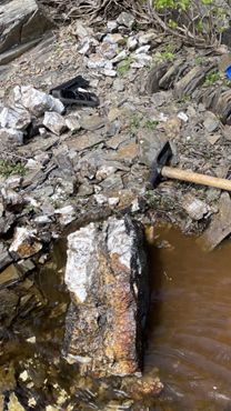 Photos of Knobby Vein outcrop.