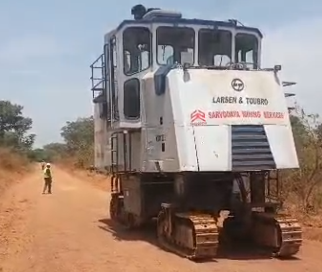 Image 4: Surface Miner Arriving on Site