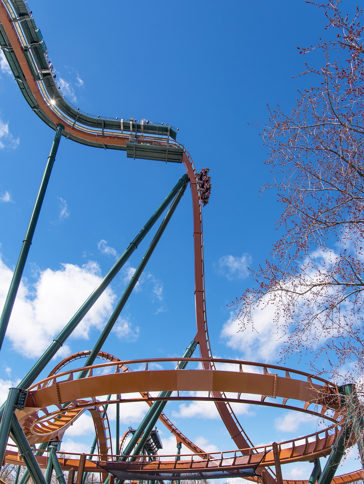 World record breaking dive coaster Yukon Striker thrills