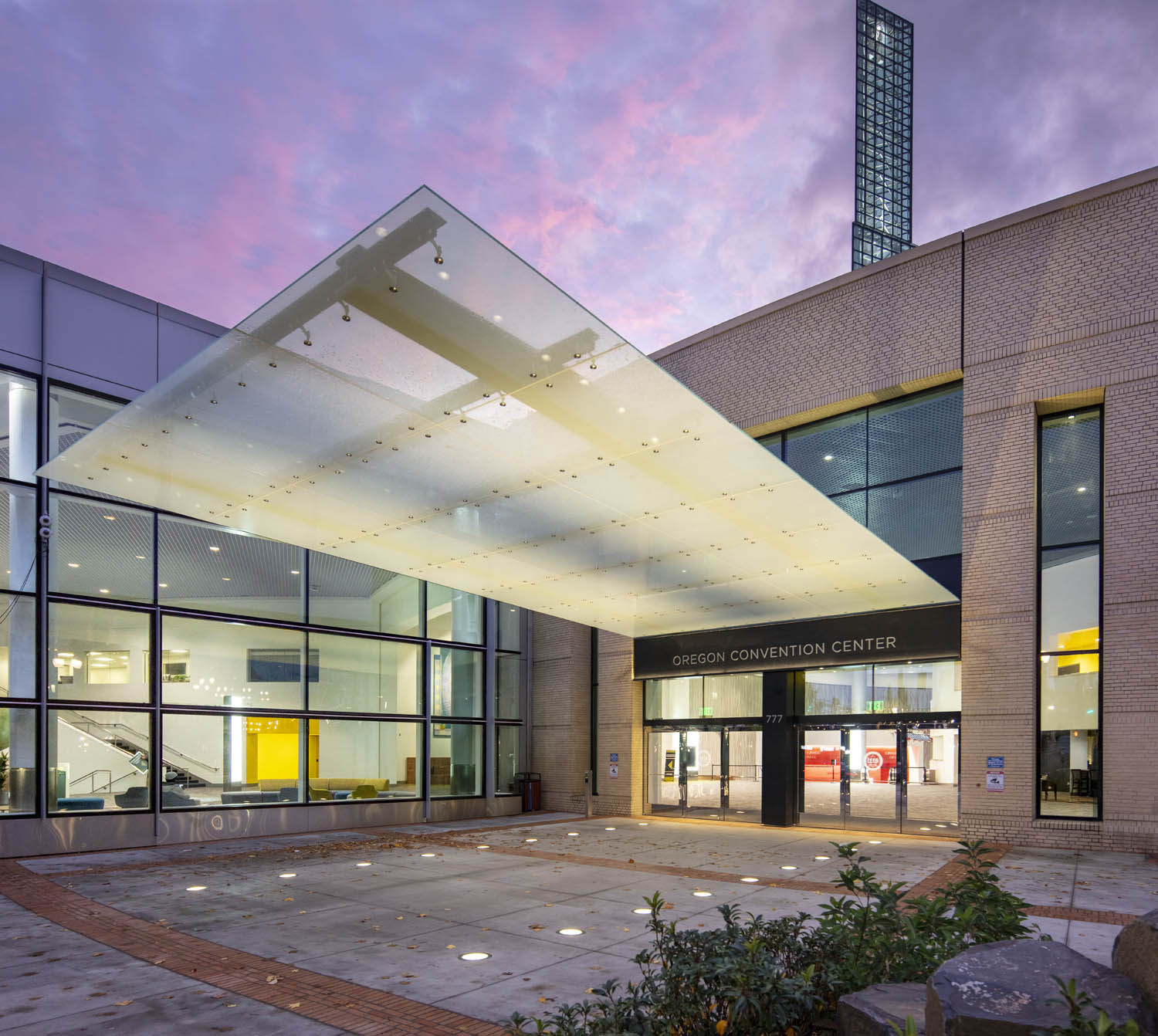 The entrance and architectural glass canopy provides an inviting civic space for convention center attendees and the broader local community. Image copyright Adam Hunter/LMN Architects.