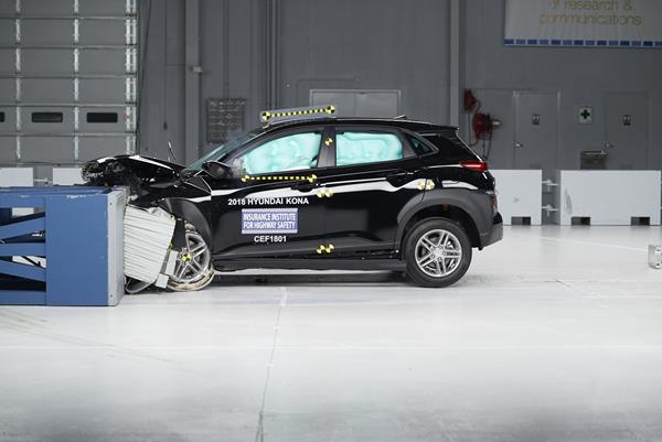 The 2018 Hyundai Kona in the IIHS moderate overlap front test. All recommended vehicles earn good ratings in the IIHS moderate overlap front, side, roof strength and head restraint tests. Best Choices also earn a good or acceptable rating in the driver-side small overlap front crash test. 