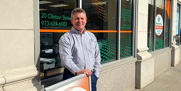 US Army Veteran Ken Tays is the new owner of the Minuteman Press marketing and printing franchise in Newark, NJ. https://minutemanpressfranchise.com