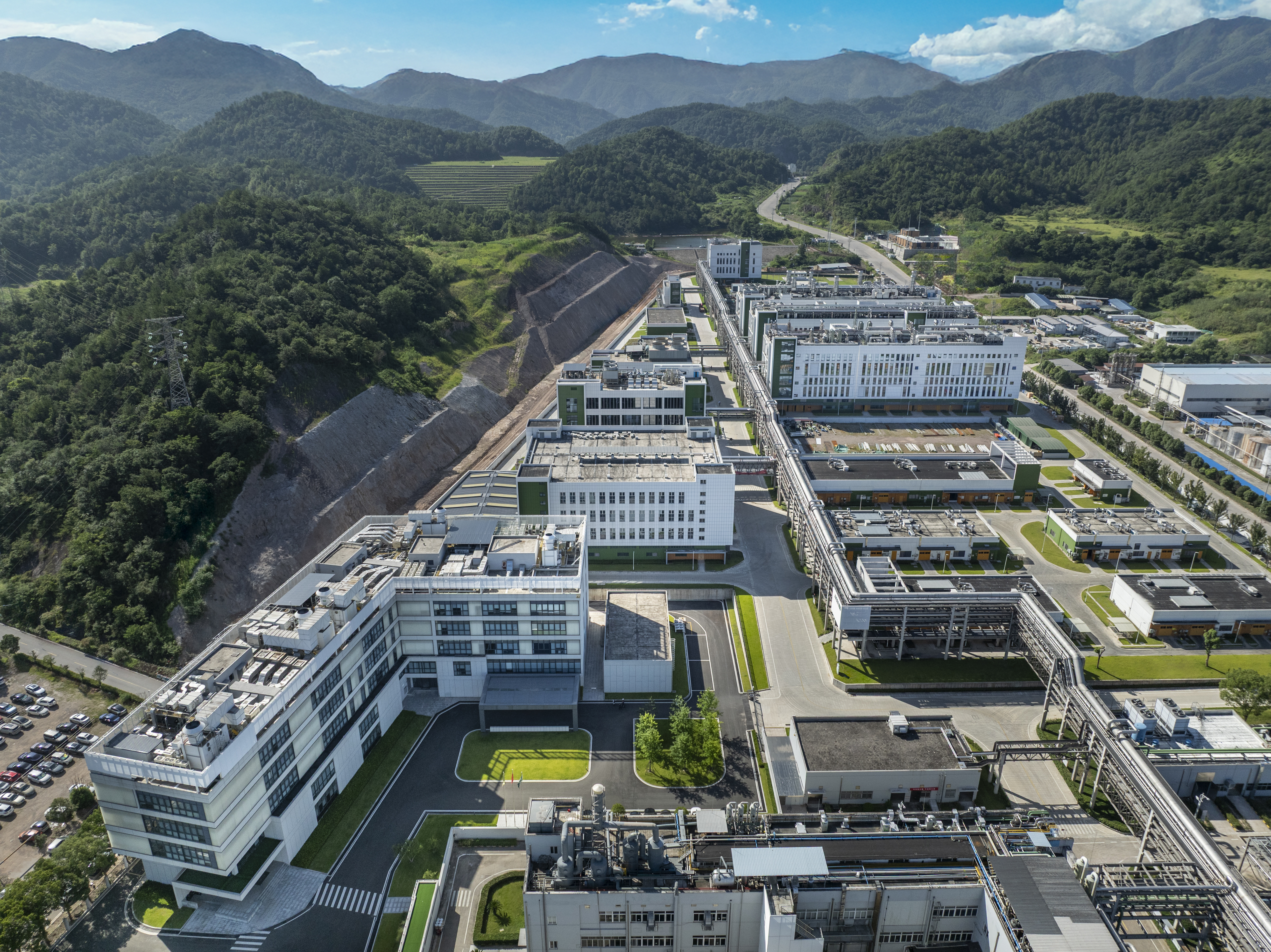 Apeloa Pharmaceuticals Hengdian R&D Center and Jiayuan Manufacturing Site