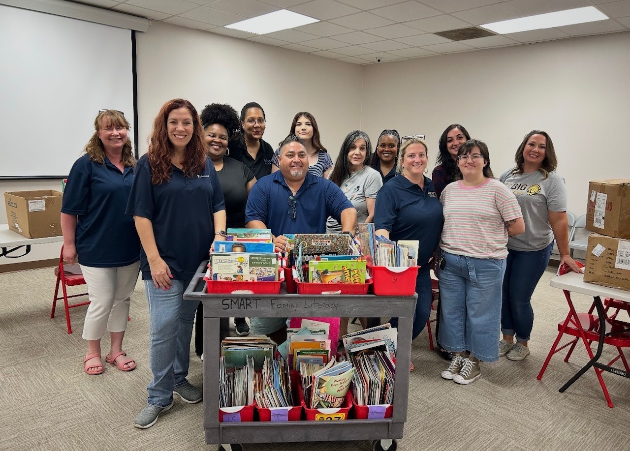 Houston Community Management Services Makes a Difference Through Associa’s Great Give Back at SMART Family Literacy Center