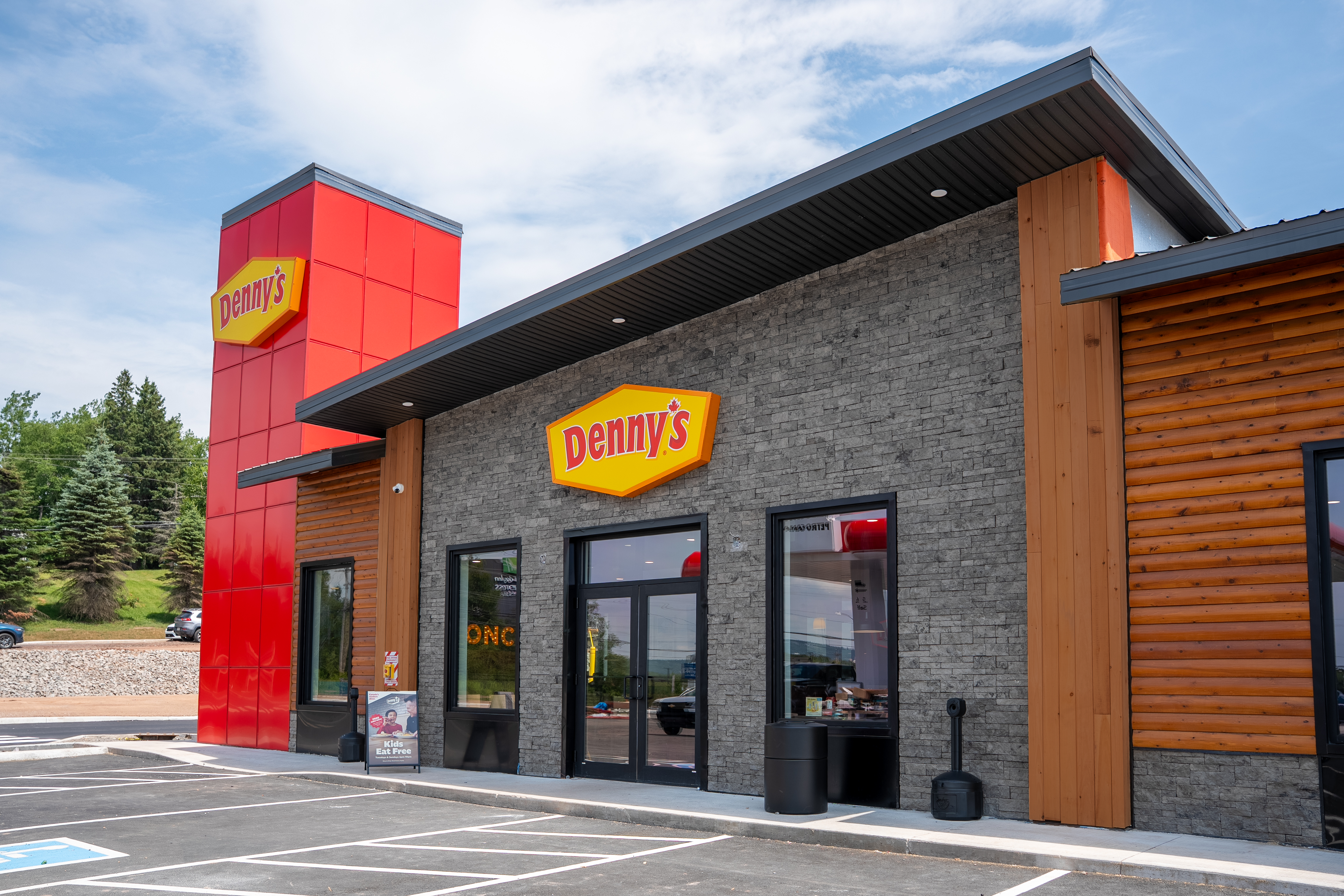 Denny's Moncton Exterior