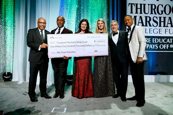Ally executives present $1.5M check to TMCF president & CEO and TMCF National Ambassador at 32nd Anniversary Awards Gala 
Getty Images for Thurgood Marshall College Fund
